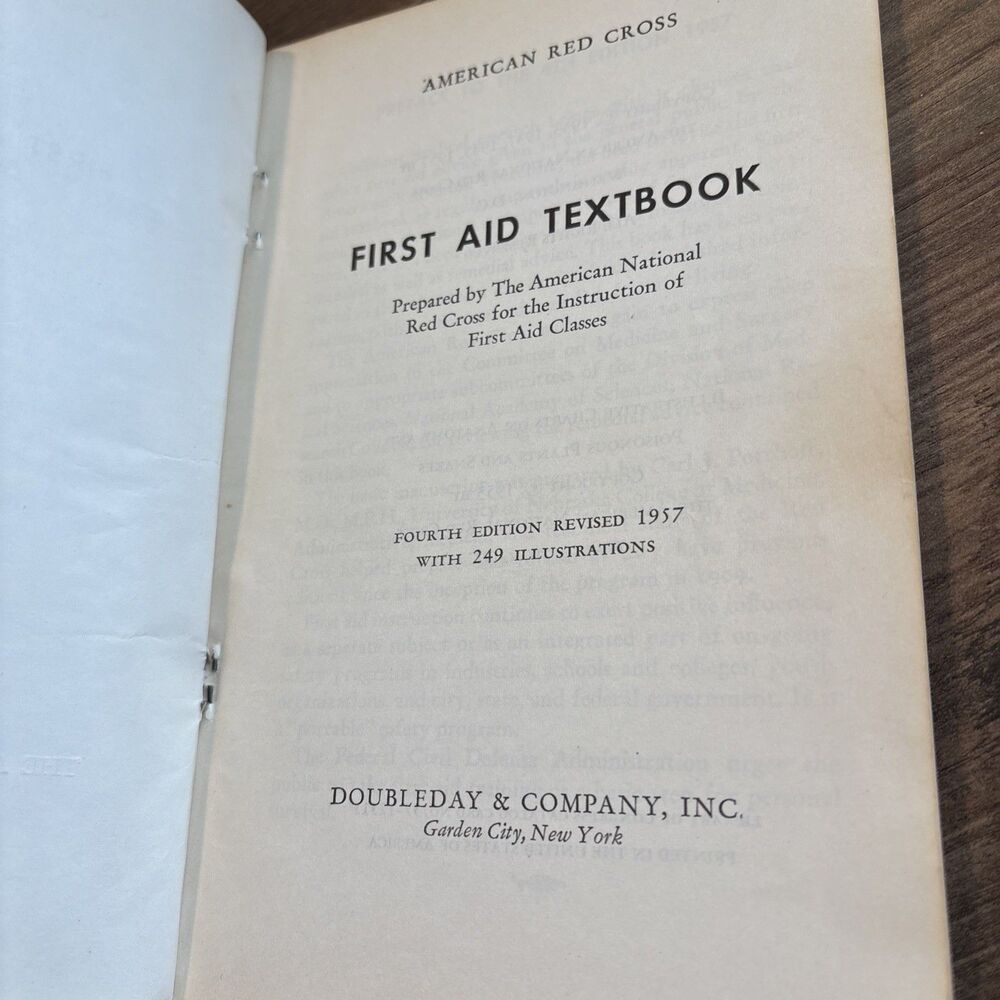Vtg 1957 The American National Red Cross First Aid Fourth Edition Paperback Book - Picture 5 of 8